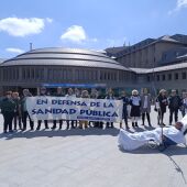 La Marea Blanca de Segovia ha vuelto a concentrarse para pedir camas de estancias medias para la provincia