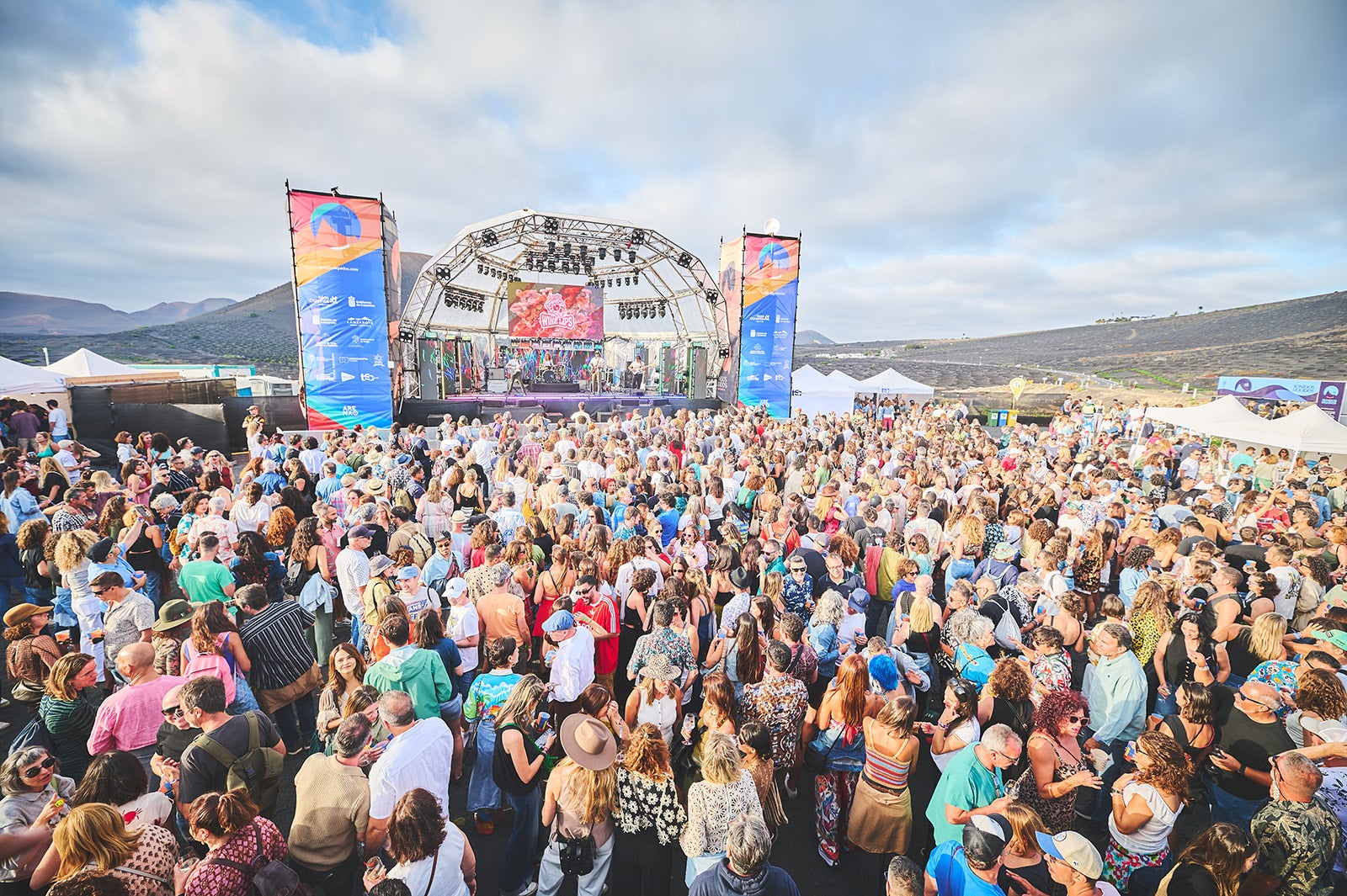 Sonidos Líquidos anuncia su cartel completo, cuelga el “sold out” en La Geria y suma una nueva cita en La Graciosa Sonidos Líquidos anuncia su cartel completo, cuelga el “sold out” en La Geria y suma una nueva cita en La Graciosa