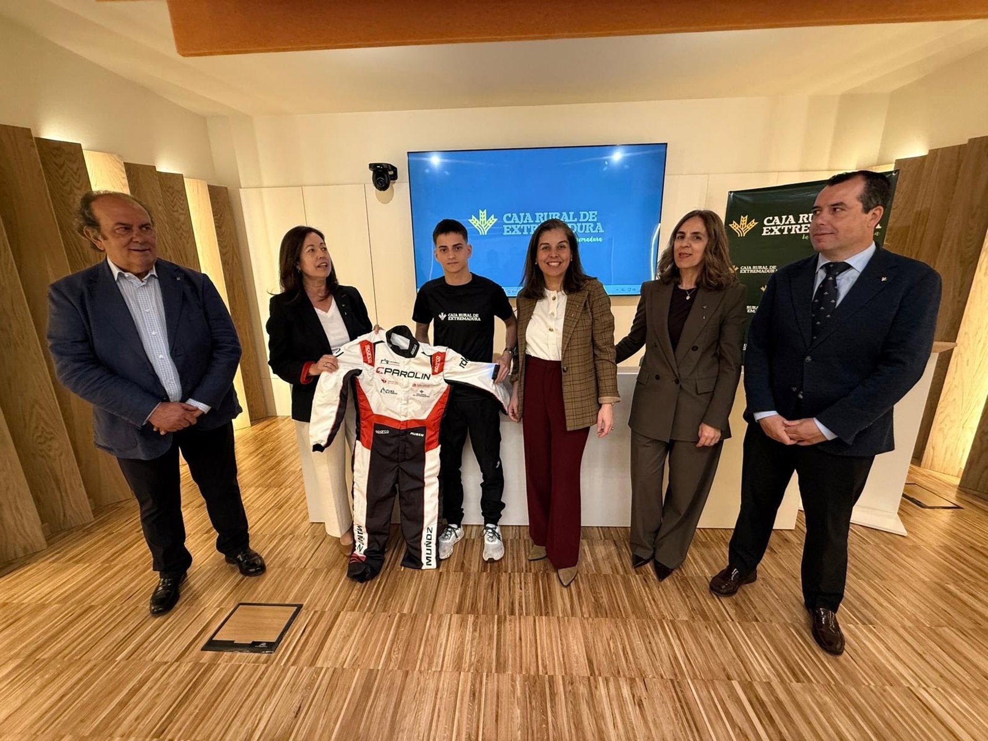 Caja Rural de Extremadura patrocinará al joven piloto cacereño de karting Rubén Muñoz Caja Rural de Extremadura patrocinará al joven piloto cacereño de karting Rubén Muñoz
