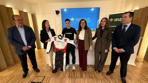 Caja Rural de Extremadura patrocinará al joven piloto cacereño de karting Rubén Muñoz Caja Rural de Extremadura patrocinará al joven piloto cacereño de karting Rubén Muñoz