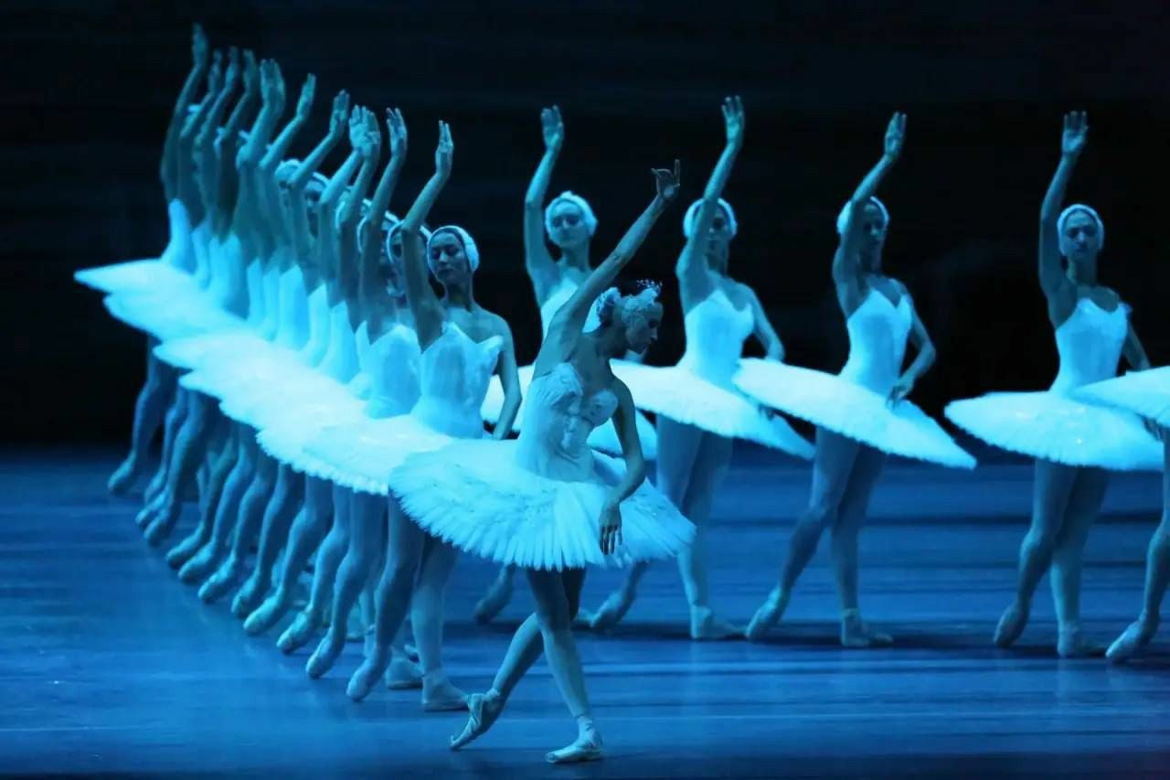 Este domingo 26 de abril, a las 12:30h, la Colección del Museo Ruso acoge la puesta en escena del “El lago de los cisnes” Este domingo 26 de abril, a las 12:30h, la Colección del Museo Ruso acoge la puesta en escena del “El lago de los cisnes”