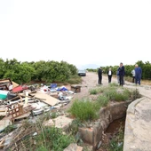 Propietarios de las fincas agrícolas en el Camí La Pedrera de Burriana denuncian vertederos ilegales procedentes de obras domésticas sin declarar Propietarios de las fincas agrícolas en el Camí La Pedrera de Burriana denuncian vertederos ilegales procedentes de obras domésticas sin declarar