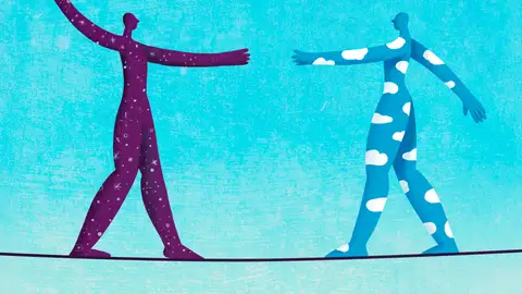 Una treintena de funambulistas caminan por las nubes en la Hoya de Huesca Una treintena de funambulistas caminan por las nubes en la Hoya de Huesca