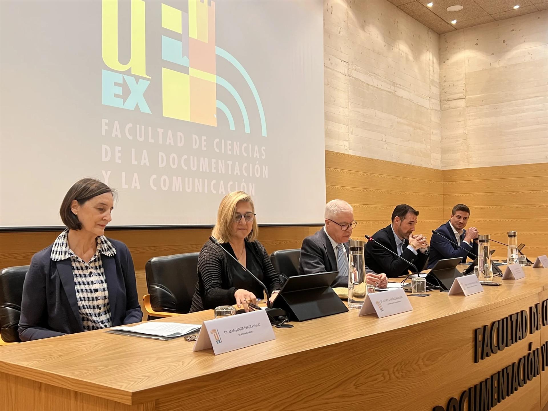 La Facultad de Ciencias de la Documentación y la Comunicación de la UEx reivindica el valor de la comunicación y la cultura extremeña La Facultad de Ciencias de la Documentación y la Comunicación de la UEx reivindica el valor de la comunicación y la cultura extremeña