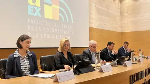 La Facultad de Ciencias de la Documentación y la Comunicación de la UEx reivindica el valor de la comunicación y la cultura extremeña La Facultad de Ciencias de la Documentación y la Comunicación de la UEx reivindica el valor de la comunicación y la cultura extremeña
