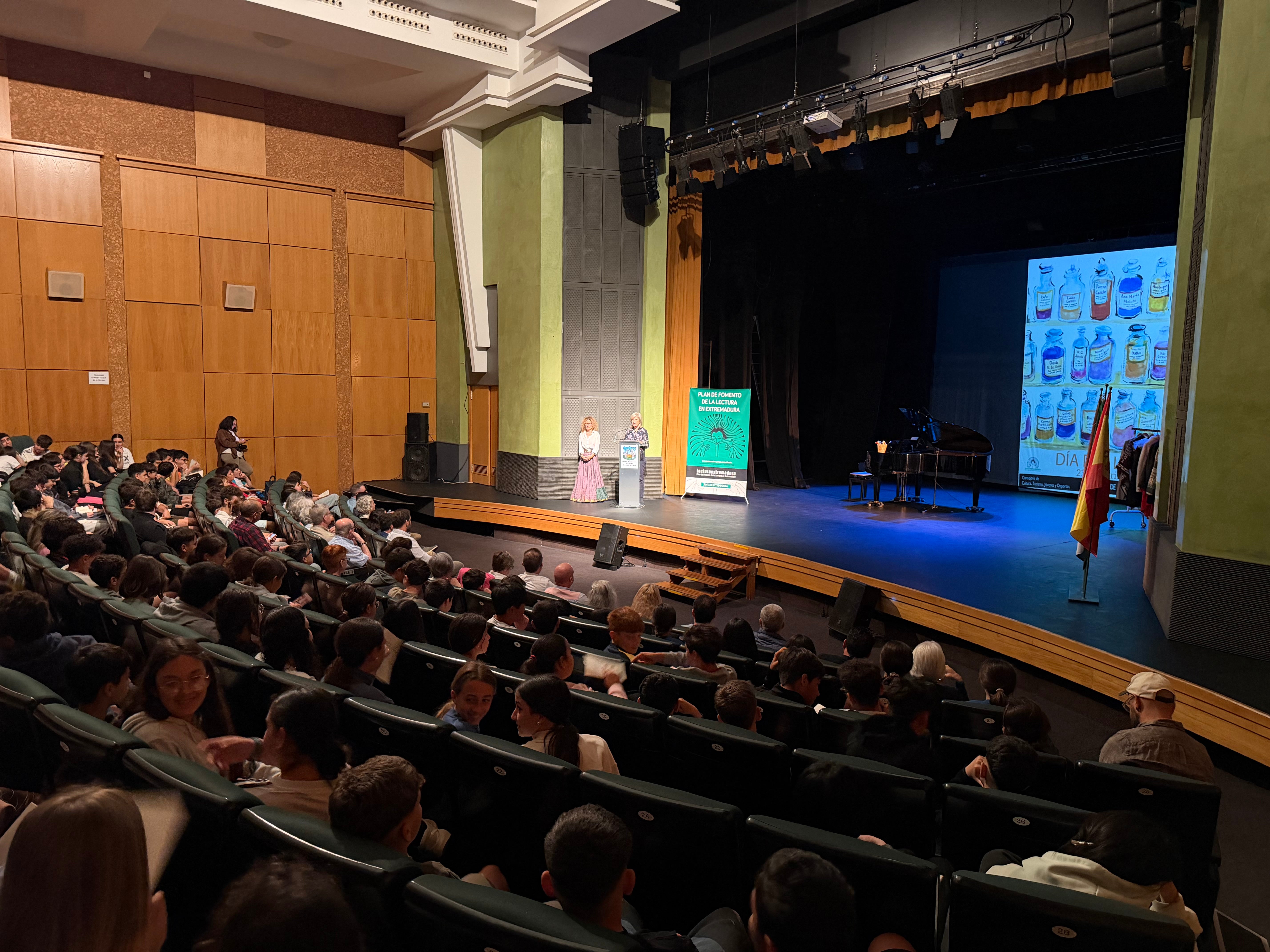 La Junta de Extremadura crea el I Premio Extremeño del Tebeo para fomentar la lectura en los jóvenes La Junta de Extremadura crea el I Premio Extremeño del Tebeo para fomentar la lectura en los jóvenes