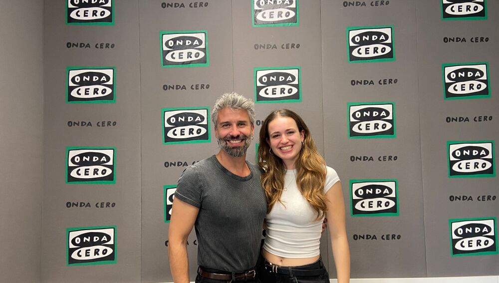 Marc Parejo y Gina Gonfaus en los estudios de Onda Cero Valencia. 