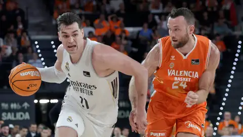 Tavares y Hezonja desconectan al Valencia y lanzan a un Real Madrid más líder Tavares y Hezonja desconectan al Valencia y lanzan a un Real Madrid más líder