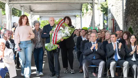 Gernika recuerda 89 años después a las víctimas del bombardeo con una ofrenda floral y misa en el cementerio Gernika recuerda 89 años después a las víctimas del bombardeo con una ofrenda floral y misa en el cementerio