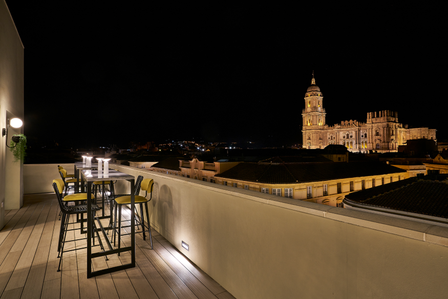 Vincci Larios Diez 4* se suma a La Noche en Blanco de Málaga con un menú especial y un cóctel inspirado en el grupo musical Oasis Vincci Larios Diez 4* se suma a La Noche en Blanco de Málaga con un menú especial y un cóctel inspirado en el grupo musical Oasis