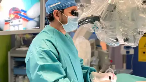 El servicio de Neurocirugía de Quirónsalud Sagrado Corazón aplica cirugía mínimamente invasiva para extirpar un tumor intramedular El servicio de Neurocirugía de Quirónsalud Sagrado Corazón aplica cirugía mínimamente invasiva para extirpar un tumor intramedular