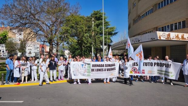 Los sanitarios protestan en Castellón contra el Estatuto Marco: “Años de recortes y precariedad”