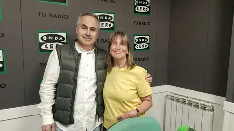 Tomás Cirugeda, presidente de la Asociación Provincial de Librerías, con Ángeles Polo en la Pasarela PASARELA