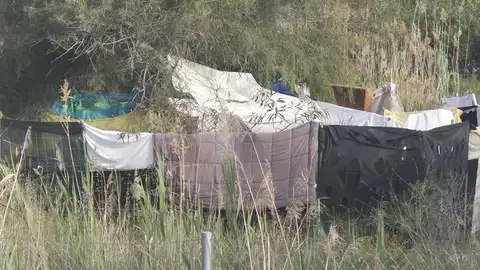 Infraviviendas en los terrenos de ADIF Infraviviendas en los terrenos de ADIF