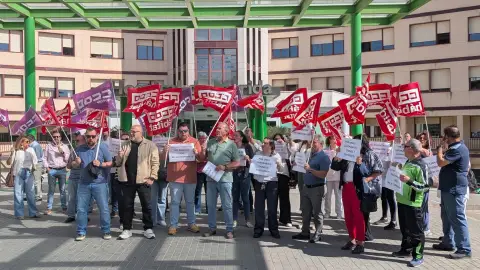 Trabajadores de limpieza en el Hospital de Mérida se concentran para reclamar "organización" en sus horarios de trabajo Trabajadores de limpieza en el Hospital de Mérida se concentran para reclamar "organización" en sus horarios de trabajo