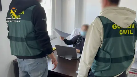 Dos mujeres detenidas en Santa Pola por realizar tratamientos médicos sin titulación Dos mujeres detenidas en Santa Pola por realizar tratamientos médicos sin titulación