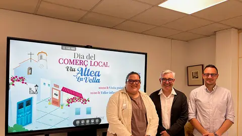 Productos, actividades culturales y musicales en el "Día del Comercio" en Altea la Vella Productos, actividades culturales y musicales en el "Día del Comercio" en Altea la Vella