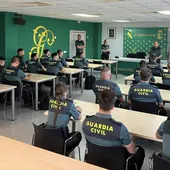 La Guardia Civil investiga varios casos de robo por el método del "abrazo cariñoso" en localidades de Cáceres La Guardia Civil investiga varios casos de robo por el método del "abrazo cariñoso" en localidades de Cáceres