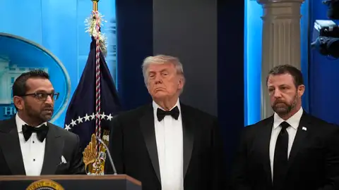 Kash Patel, director del FBI; el presidente de Estados Unidos, Donald J. Trump; y el secretario del DHS, Markwayne Mullin, atienden a los periodistas en la sala de prensa de la Casa Blanca. Kash Patel, director del FBI; el presidente de Estados Unidos, Donald J. Trump; y el secretario del DHS, Markwayne Mullin, atienden a los periodistas en la sala de prensa de la Casa Blanca.