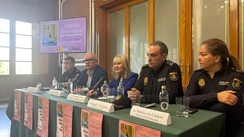 Eladio Santos advirte en Ourense ás persoas maiores sobre o aumento de fraudes Eladio Santos advirte en Ourense ás persoas maiores sobre o aumento de fraudes