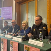 Eladio Santos advirte en Ourense ás persoas maiores sobre o aumento de fraudes Eladio Santos advirte en Ourense ás persoas maiores sobre o aumento de fraudes