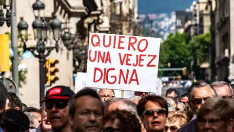 Manifestantes en el año 2018 reclamando "una vejez digna". Manifestantes en el año 2018 reclamando "una vejez digna".