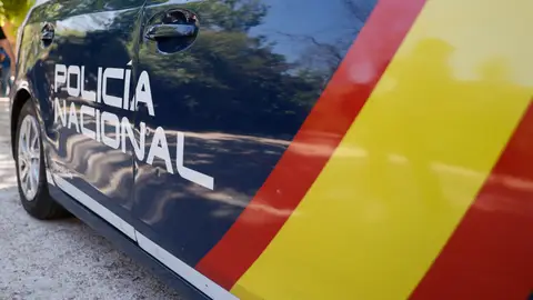 Un coche patrulla de la policia nacional Un coche patrulla de la policia nacional