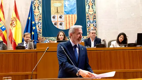 Azcón durante la apertura del pleno de investidura en la Aljafería Azcón durante la apertura del pleno de investidura en la Aljafería