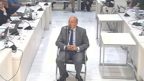 El coronel jubilado de la Guardia Civil Diego Pérez de los Cobos declara por la operación Kitchen Pérez de los Cobos no recuerda operaciones con fondos reservados sobre el caso Kitchen y descarta irregularidades