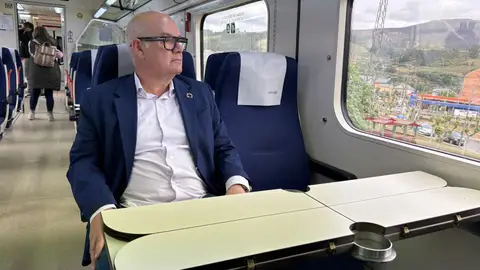 O subdelegado do goberno comproba a nova liña Ourense-Ponferrada de Renfe O subdelegado do goberno comproba a nova liña Ourense-Ponferrada de Renfe