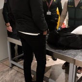 Interceptada una maleta con 3,5 kilos de cocaína oculta en el aeropuerto de Alicante-Elche
