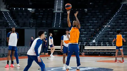 Valencia y el Panathinaikos abren en el Roig Arena su batalla por la Final a Cuatro Valencia y el Panathinaikos abren en el Roig Arena su batalla por la Final a Cuatro