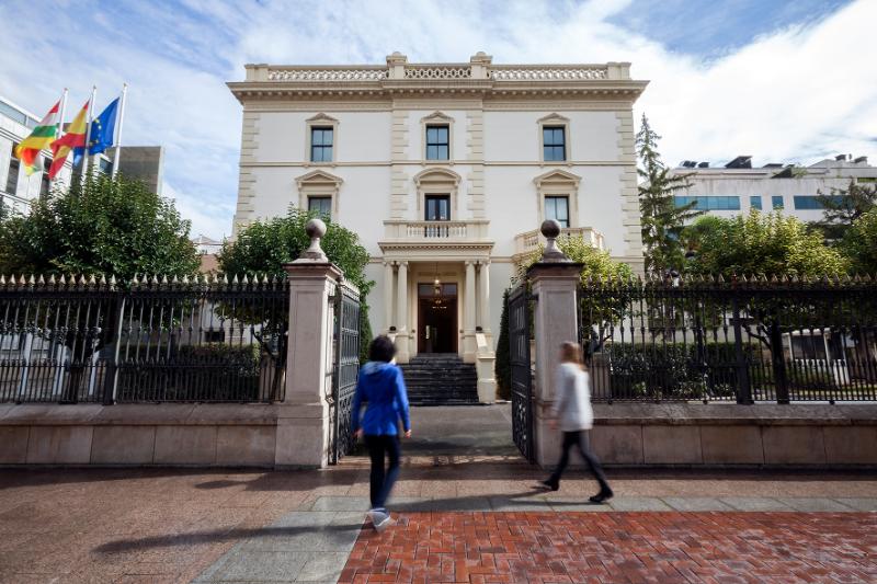 La Rioja solicitará un crédito de 200 millones para garantizar los servicios públicos ante la falta de presupuestos La Rioja solicitará un crédito de 200 millones para garantizar los servicios públicos ante la falta de presupuestos