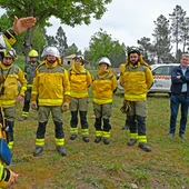 A Xunta forma persoal na prevención e defensa contra incendios na base de Toén A Xunta forma persoal na prevención e defensa contra incendios na base de Toén