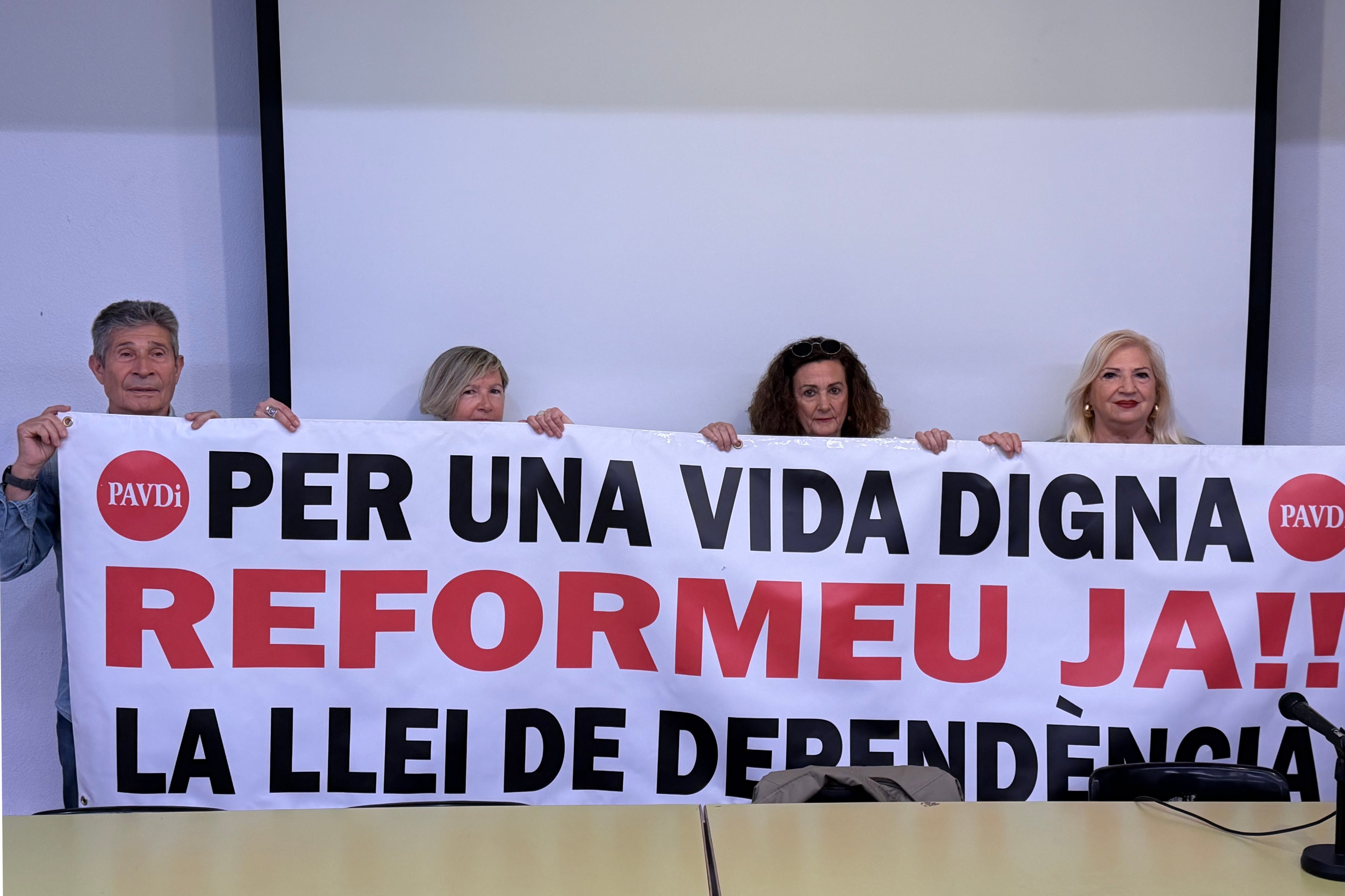 Una vintena d'entitats exigeixen millores al nou Pla Cura aprovat pel Govern Una vintena d'entitats exigeixen millores al nou Pla Cura aprovat pel Govern