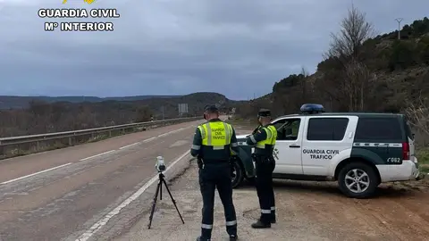 Pillado un conductor en Monreal que duplicaba la velocidad permitida guardia civil