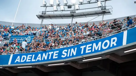 Aspecto de la grada en un partido Aspecto de la grada en un partido