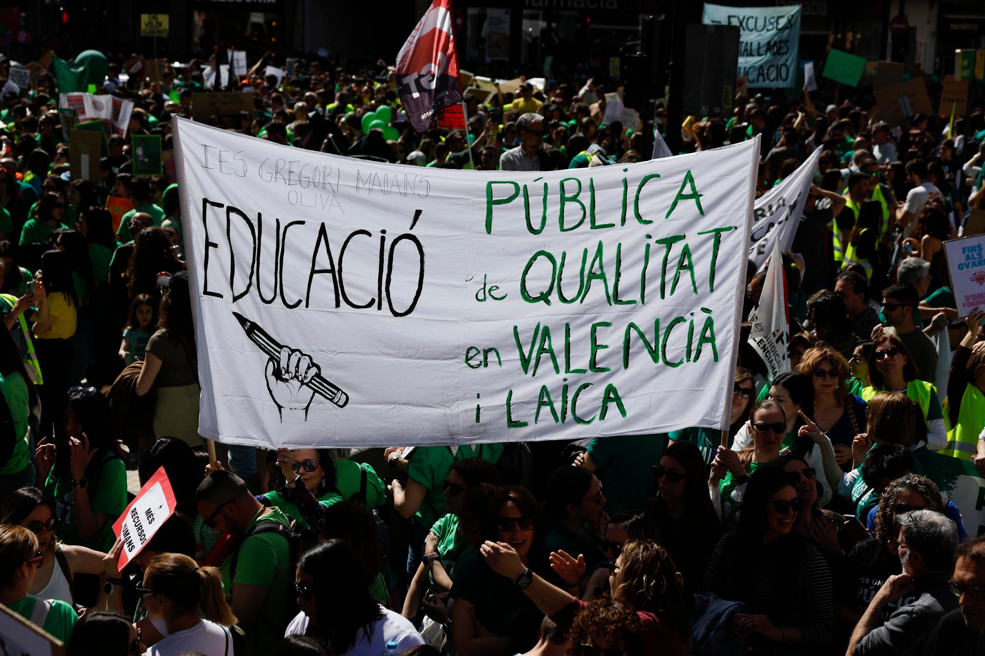 Los sindicatos convocan huelga indefinida del profesorado valenciano desde el 11 de mayo Los sindicatos convocan huelga indefinida del profesorado valenciano desde el 11 de mayo