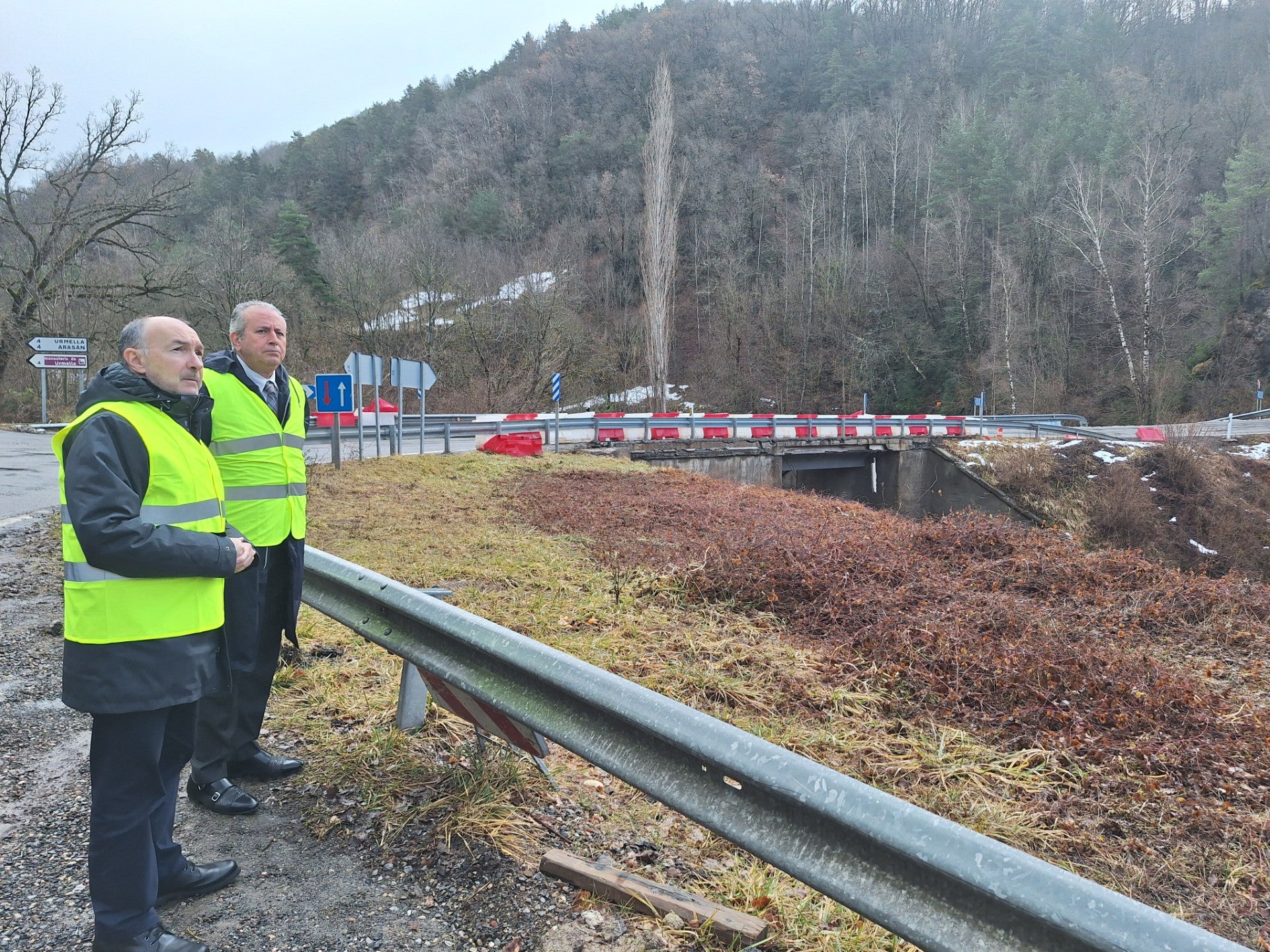 Comienzan las obras del pontón sobre el barranco de Urmella en Bisaurri Comienzan las obras del pontón sobre el barranco de Urmella en Bisaurri