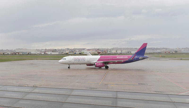 El aeropuerto Seve Ballesteros recuperará a partir de septiembre la conexión con Milán El aeropuerto Seve Ballesteros recuperará a partir de septiembre la conexión con Milán