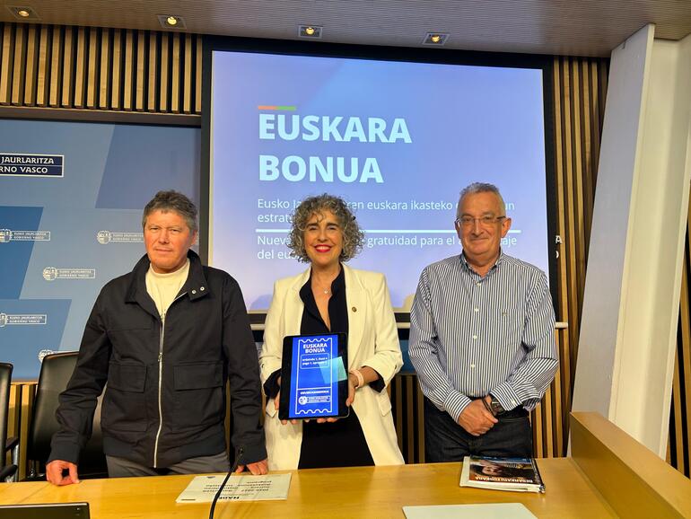 De más de 2.100 euros a los que se inician en el euskera a 120: así reduce el Euskara Bonua el coste del aprendizaje De más de 2.100 euros a los que se inician en el euskera a 120: así reduce el Euskara Bonua el coste del aprendizaje