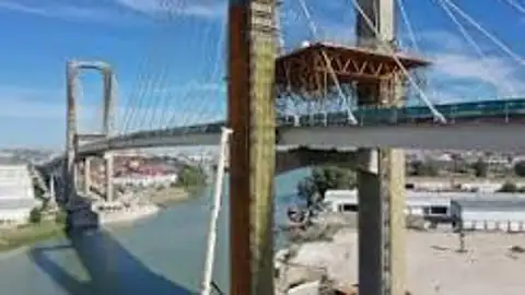 La obra de ampliación del puente del Centenario queda paralizada La obra de ampliación del puente del Centenario queda paralizada