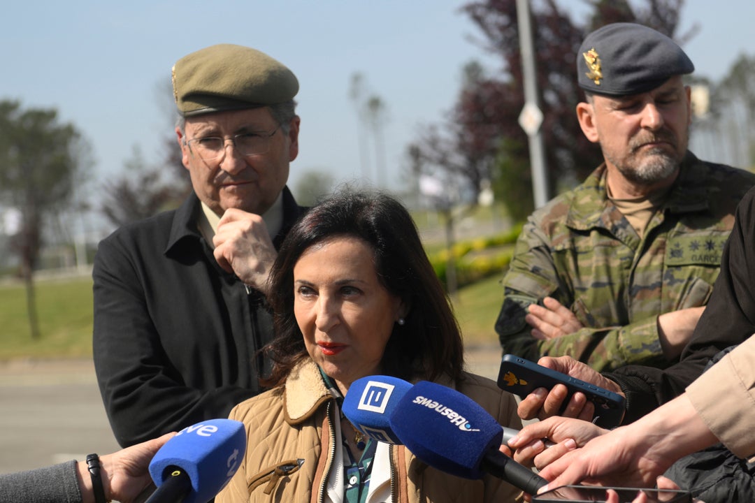 Robles dice que las amenazas de Trump sobran y que España está comprometida con la OTAN Robles dice que las amenazas de Trump sobran y que España está comprometida con la OTAN