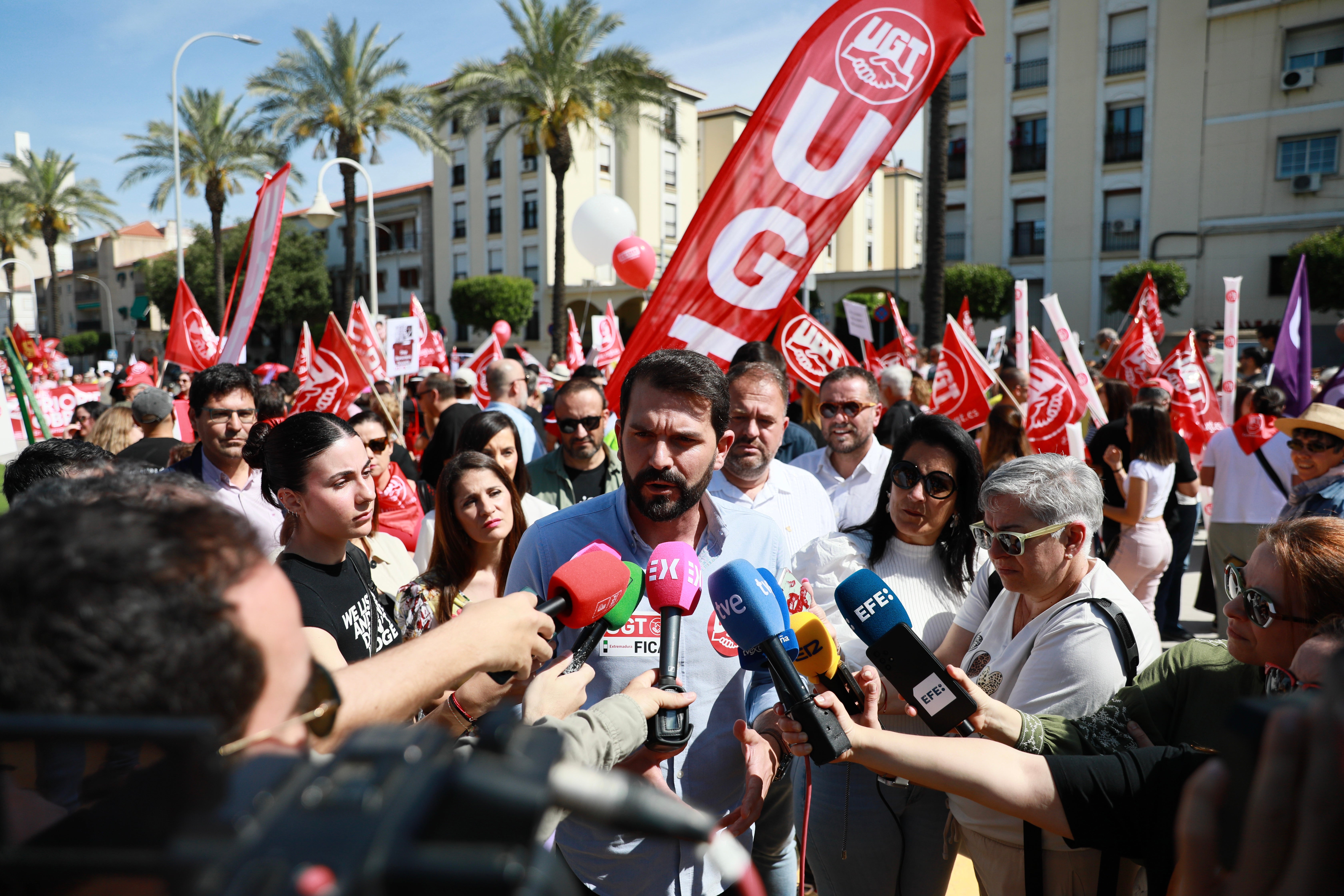 Cotrina defiende al PSOE como “el garante de la clase trabajadora ante las políticas regresivas de PP y Vox en la Junta” Cotrina defiende al PSOE como “el garante de la clase trabajadora ante las políticas regresivas de PP y Vox en la Junta”
