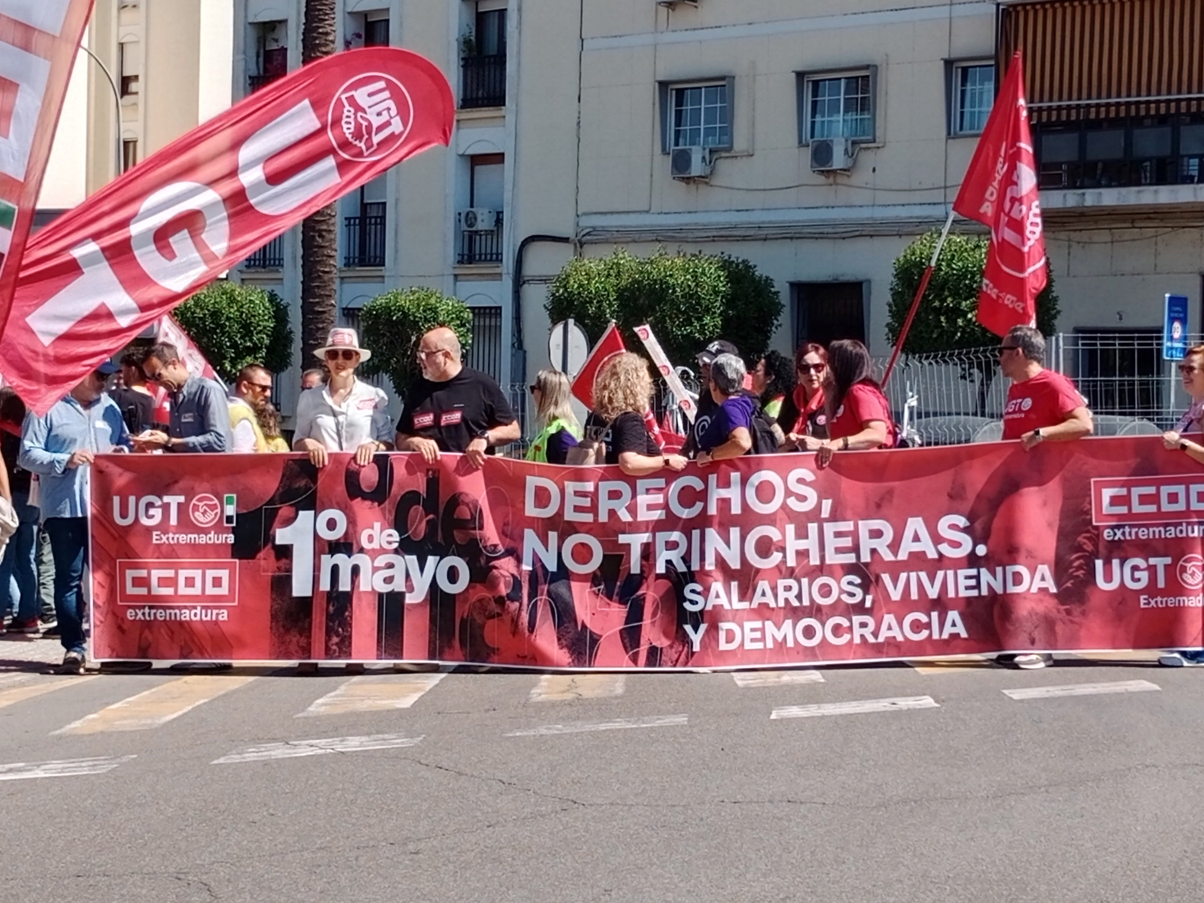 CCOO y UGT salen a las calles de Mérida para pedir "Derechos, Salarios, Vivienda y Democracia" CCOO y UGT salen a las calles de Mérida para pedir "Derechos, Salarios, Vivienda y Democracia"
