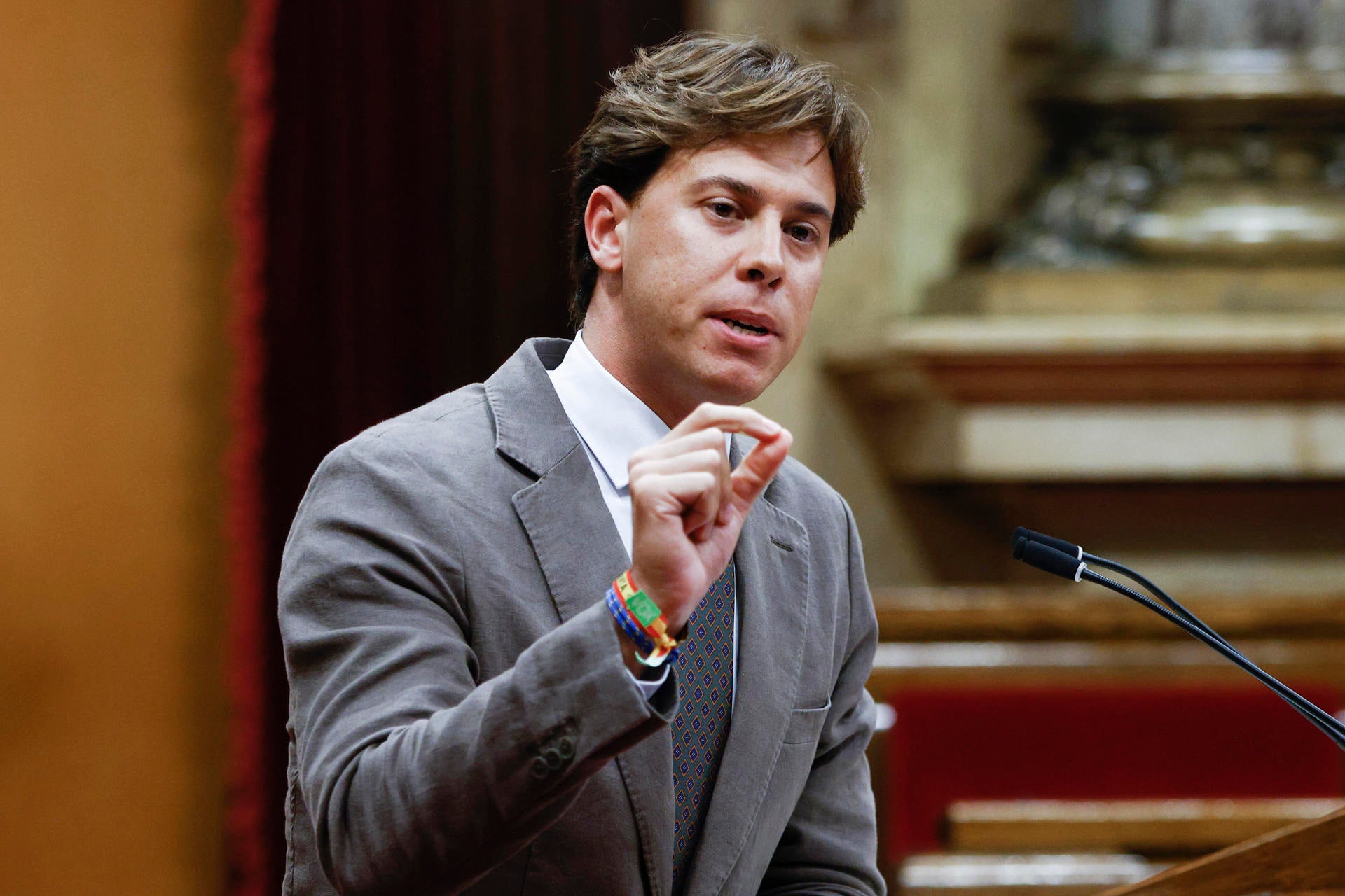 Un diputado de Vox ironiza con "no deportar de momento" a una diputada de ERC de origen marroquí Un diputado de Vox ironiza con "no deportar de momento" a una diputada de ERC de origen marroquí
