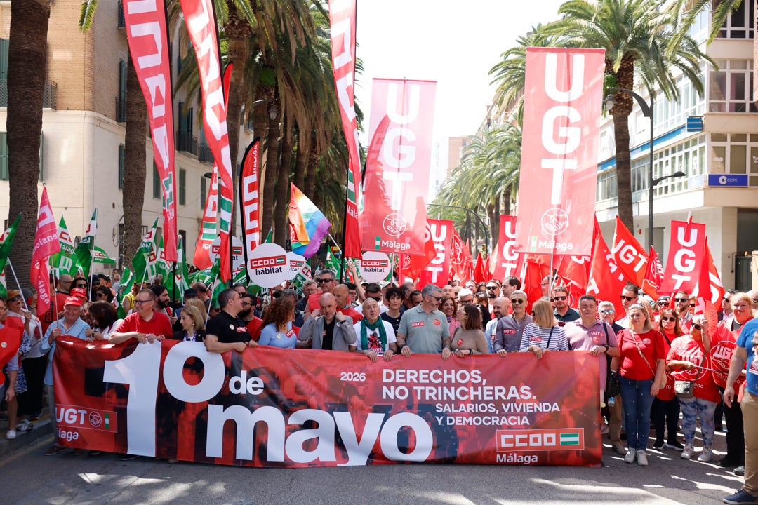 Miles de personas reivindican mejores sueldos y una vivienda digna en el Primero de Mayo: "Salario, techo y tiempo" Miles de personas reivindican mejores sueldos y una vivienda digna en el Primero de Mayo: "Salario, techo y tiempo"