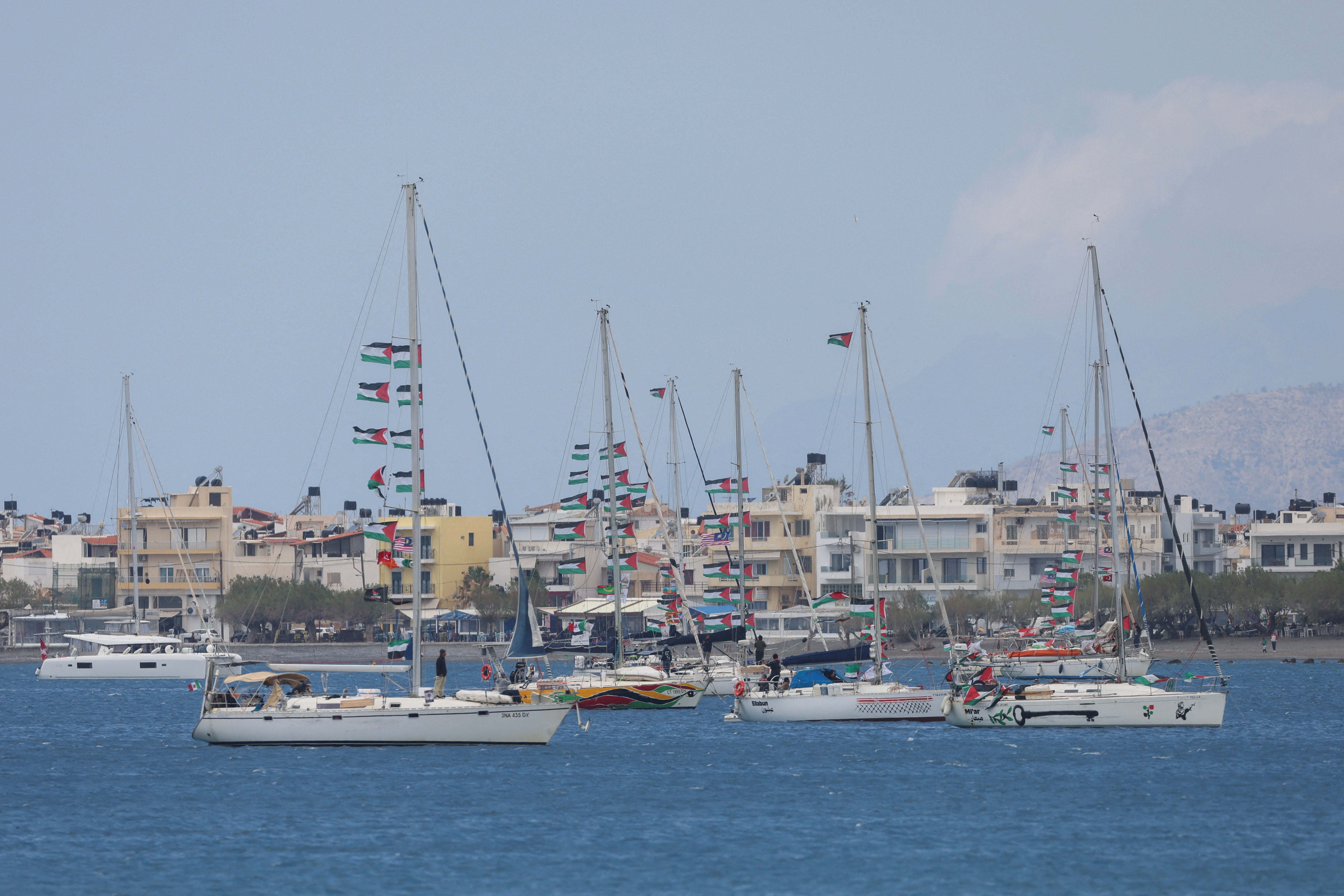 El activista español de la flotilla rumbo a Gaza inicia una huelga de hambre tras ser arrestado por Israel: "Está en estado de shock" El activista español de la flotilla rumbo a Gaza inicia una huelga de hambre tras ser arrestado por Israel: "Está en estado de shock"