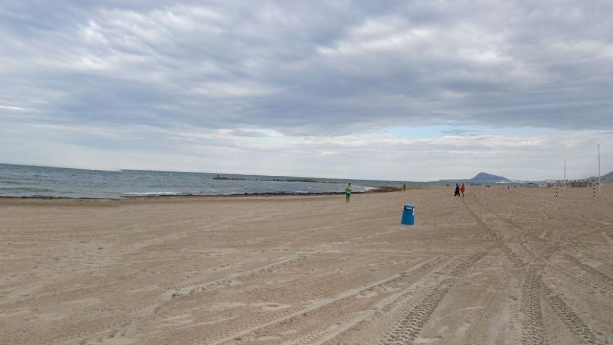 Mueren cuatro personas ahogadas, dos de ellas menores, en una playa de Oliva (Valencia)