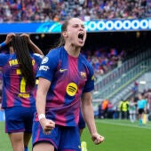 La jugadora del Barcelona F Ewa Pajor celebra su gol contra el Bayern